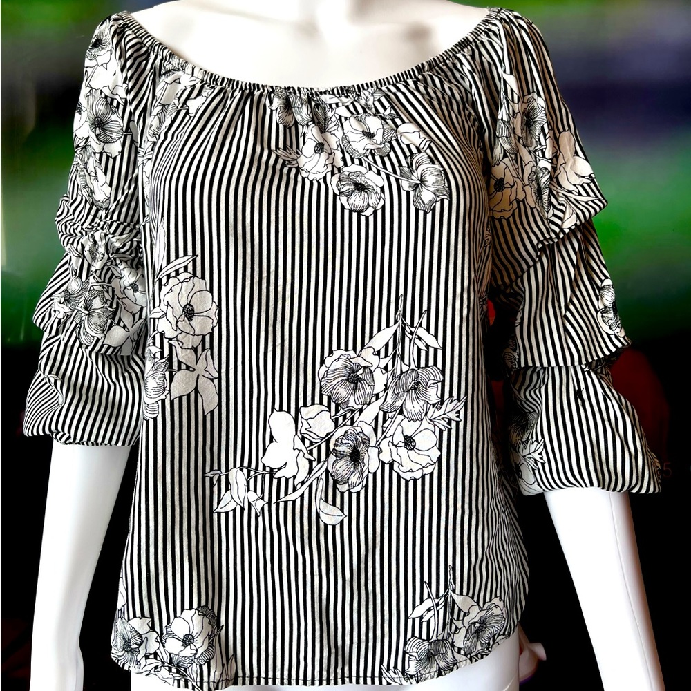 Almost famous Crave fame black and withe floral top size M